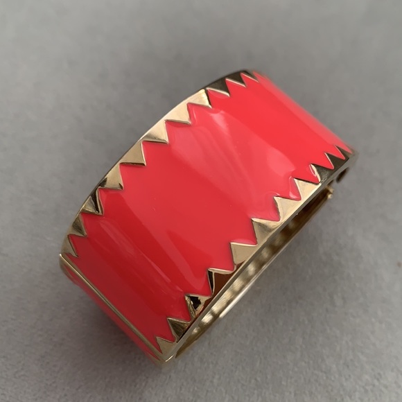 🤩🔥CORAL Enamel Bangle Wide Bracelet - Picture 1 of 10